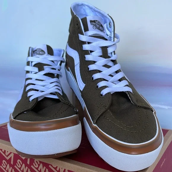 Vans WMNS Sk8-Hi Tapered
Canvas Dark Olive
VN0005U2D0L
Platforms Sneakers - Picture 7 of 16